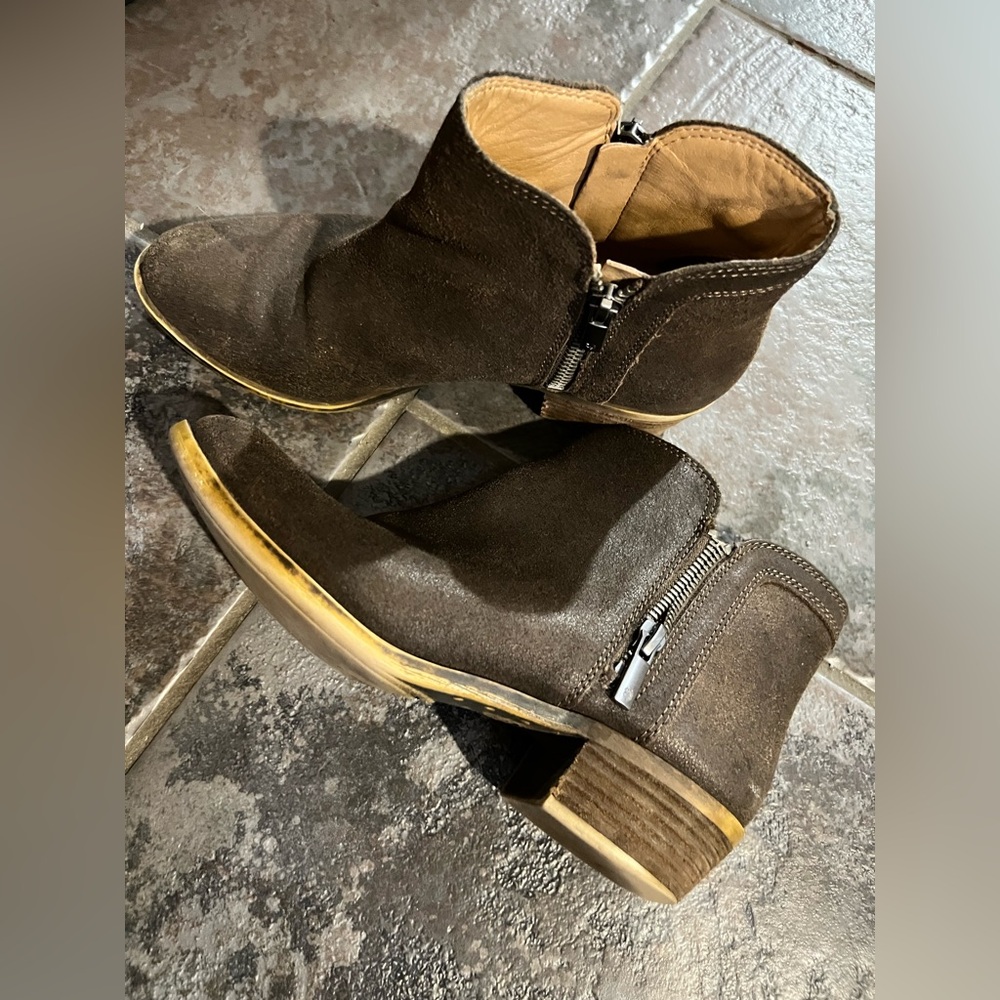 Wome size 7.5, Lucky Brand ankle boots.